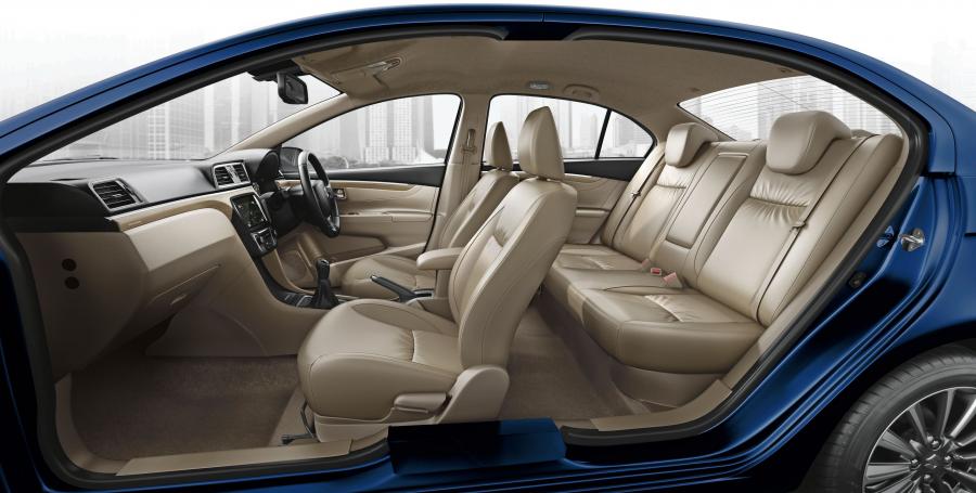 Интерьер Maruti-Suzuki Ciaz 2018 года  (фото 5 из 5)
